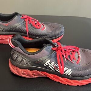Hoka Arahi road shoes